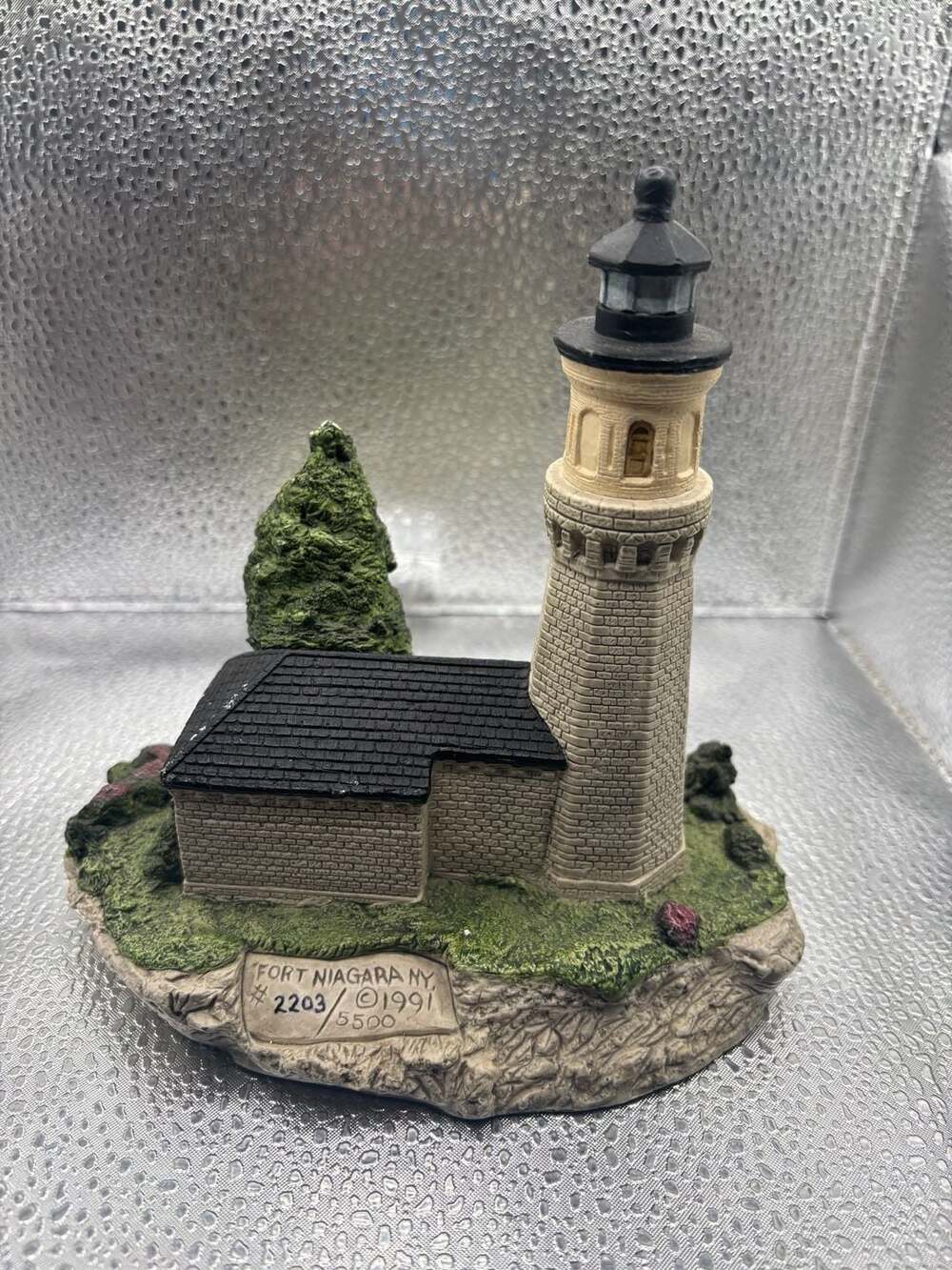 Harbour Lights Fort Niagara New York #113 Lighthouse Figurine 1991